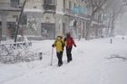 Centrem města na lyžích. Madriďané se vypořádali s největším návalem sněhu za 50 let