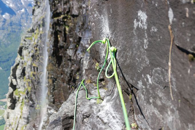 Průstup vodopádem Vinnufossen_11