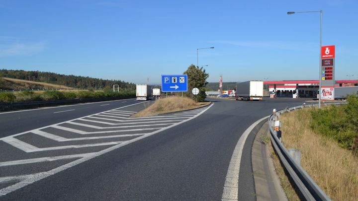 Řidičům se otevřela přestavěná odpočívka na D5 u Plzně. Kamiony zkouší řadit jinak
