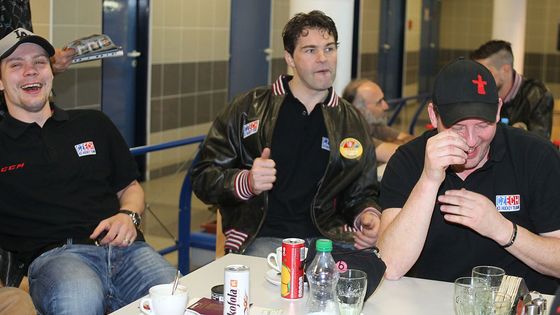 Podívejte se na fotografie z odletu české hokejové reprezentace na světový šampionát v Minsku, kam hráči zamířili dnes dopoledne z ruzyňského letiště.