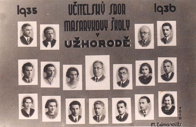 Profesorský sbor jubilejní Masarykovy školy v Užhorodě s ředitelem Klestilem, 30. léta