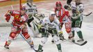 Týmy HC Slavie Praha a HC Energie Karlovy Vary postoupily do letošního finále play-off hokejové extraligy. Měření jejich sil začalo v pátek prvním zápasem.