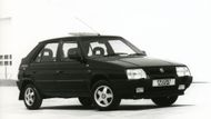 Škoda Favorit - 548 změn obdržela začátkem roku 1993 představená modernizace Škody Favorit. Možná si ještě vzpomenete na kultovní reklamu s vlaječkami, kde všude se auto zlepšilo. Byla to první modernizace vozu provedená skutečně pod taktovkou Volkswagenu a poznáte ji třeba podle "knírku" v čelní masce. Změnila se označení jednotlivých výbav, motory pak dostaly jednobodové vstřikování Bosch. Nutno podotknout, že cenově už i tyto "poslední" Favority, případně Formany, začínají pomalu růst. Dá se narazit samozřejmě i na kousky za pár desítek tisíc, některé zachovalejší vozy se ale šplhají i ke 100 tisícům.