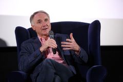 Brown se s ním při psaní novinky radil o pražských reáliích. Připomínky uvítal, říká