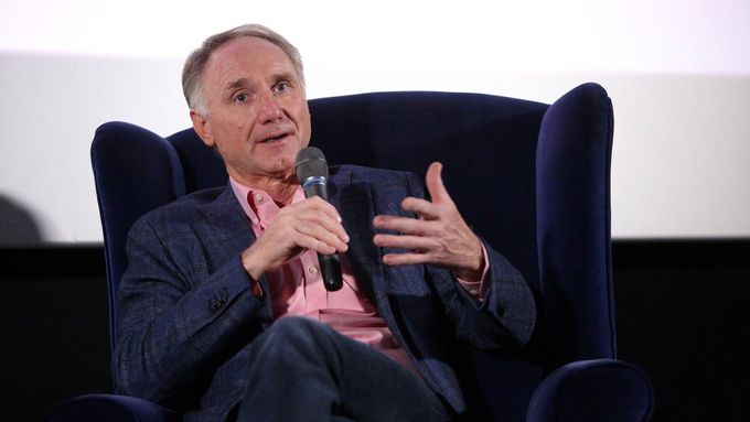 Americký spisovatel Dan Brown vydal novou knihu, jejíž děj se odehrává v Praze.