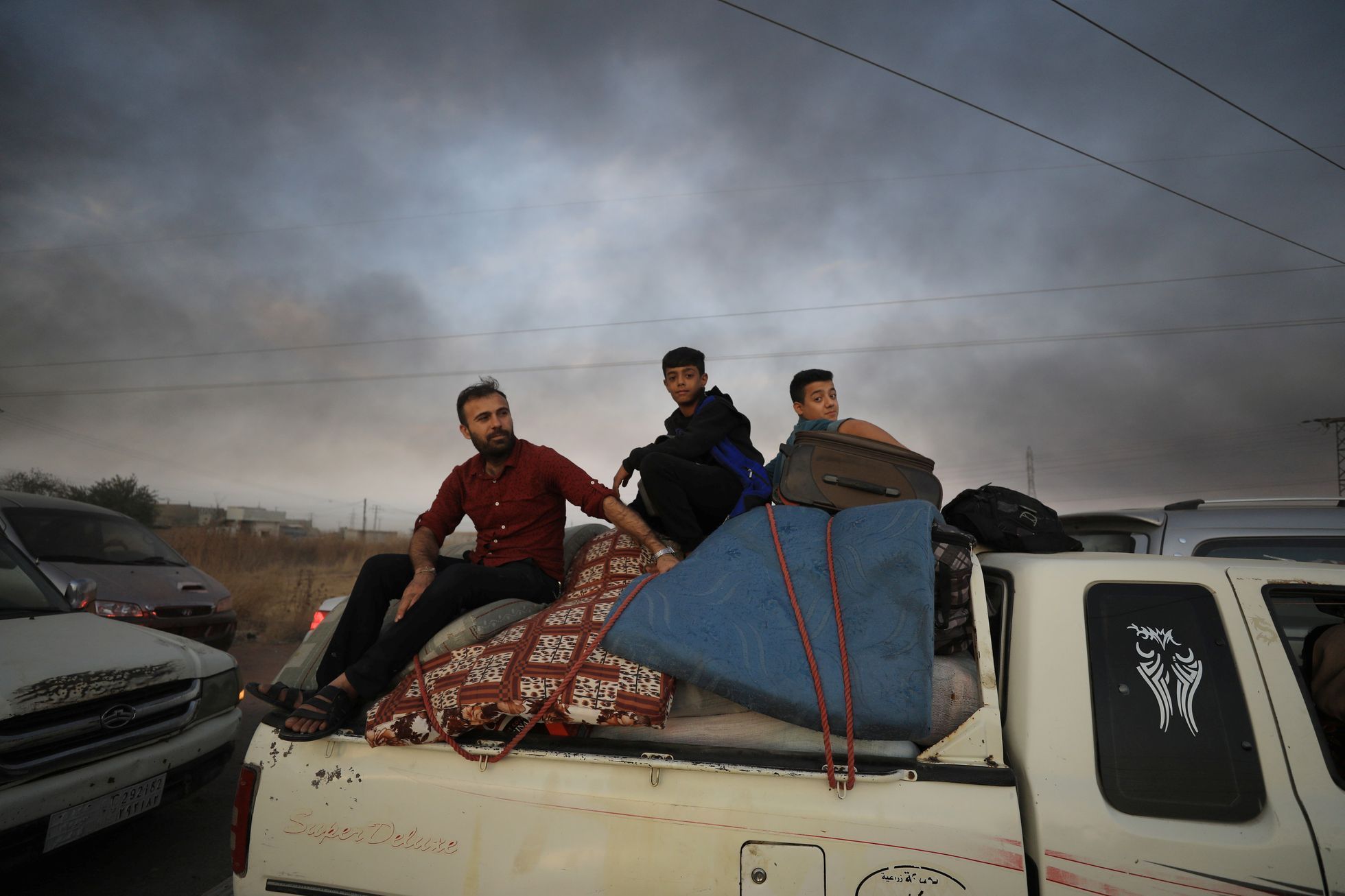 Kurdové prchají z města Rás al-Ajn na severovýchodě Sýrie.