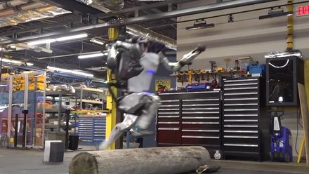 Humanoidní robot Atlas je zase blíž lidem, už umí i parkour