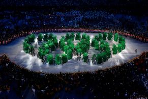 Velká olympijská show byla ve znamení přírody a tance. Nezastínily ji protesty ani tajemný batoh