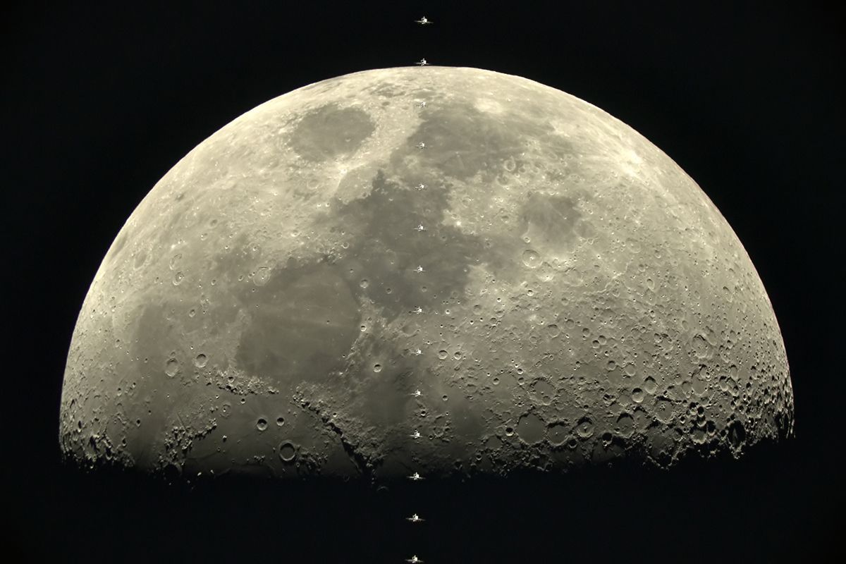 ISS - přelet kolem měsíce