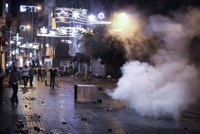 Demonstrace na istanbulském náměstí Taksím očima tureckého fotografa