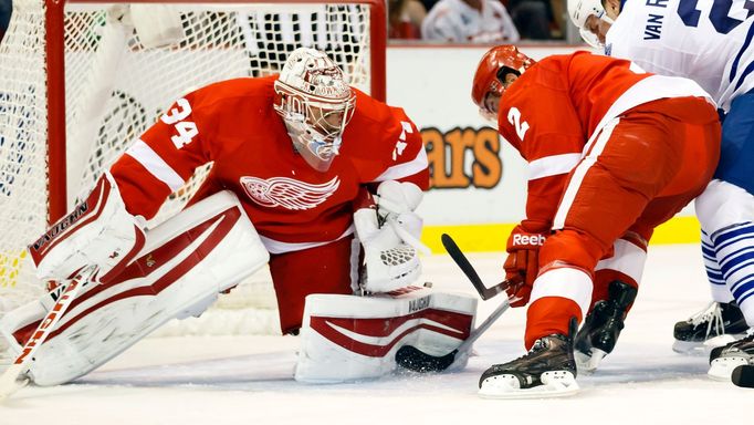 NHL: Preseason-Toronto Maple Leafs vs. Detroit Red Wings (Mrázek, Brendan Smith, van Riemsdyk)