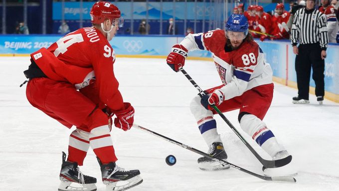 Libor Šulák a Kirill Semjonov v zápase Česko - Rusko na ZOH 2022 v Pekingu