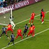 Samuel Umtiti dává gól v semifinále MS 2018 Francie - Belgie