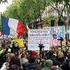 Účastníci sociálního protestu takzvaných žlutých vest blokovali od sobotního rána kruhové křižovatky na jihu Francie.