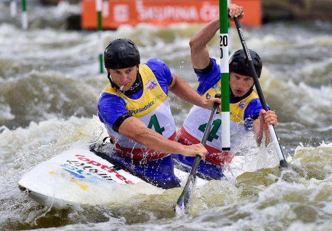 Deblkanoisté Jonáš Kašpar a Marek Šindler na Světovém poháru 2017 v Praze