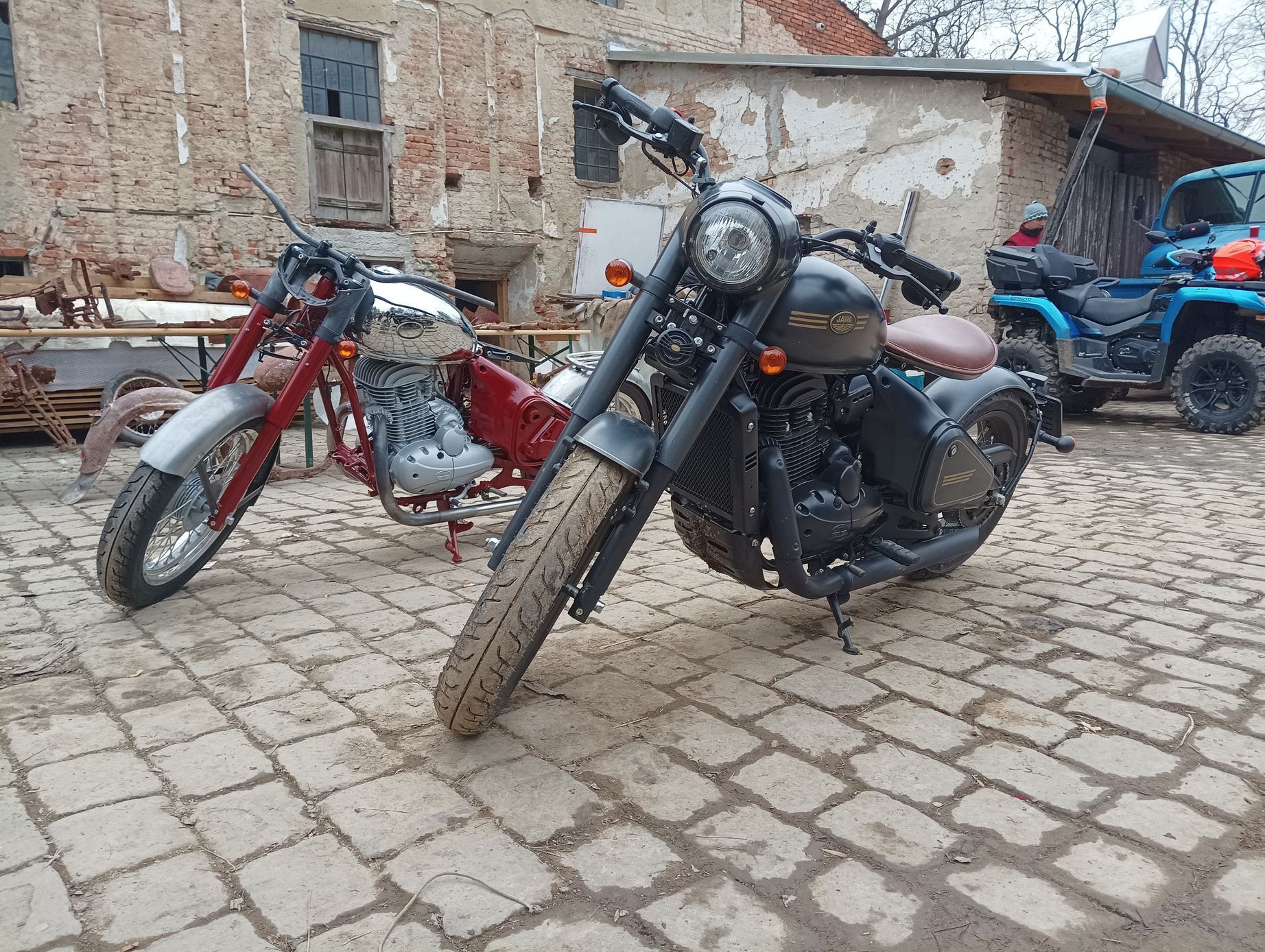 Jawa PéráCZECH