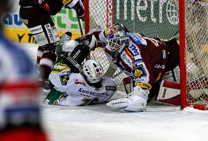 Jejich snažení komplikoval brankář Sparty všemi možnými prostředky.