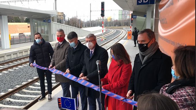 Slavnostní otevření nové zastávky Praha-Eden za účasti ministra dopravy Karla Havlíčka a generálního ředitele Správy železnic Jiřího Svobody.
