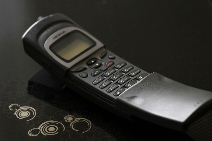 Mobilní telefon Nokia 8110 (známý pod lidovou přezdívkou "Banán"), který mimo jiné "zahrál" v kultovním sci-fi filmu Matrix z roku 1999.