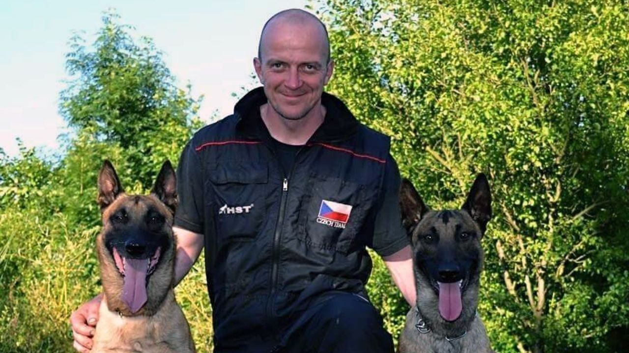 Čechy ze smrti Afghánce nikdo neviní, přesto jim hrozí výjimečný trest. Proč?