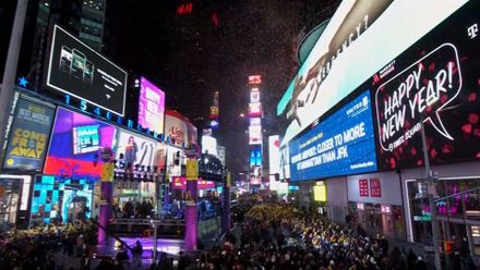 VIDEO: New York zažil jeden z nejstudenějších Silvestrů. Prohlédněte si oslavy na Times Square