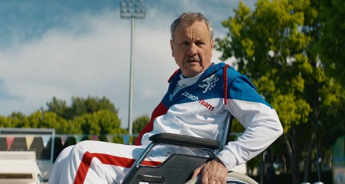 Miroslav Krobot v komedii Dream Team.