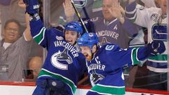 Finále NHL: Vancouver - Boston (Burrows a Daniel Sedin)