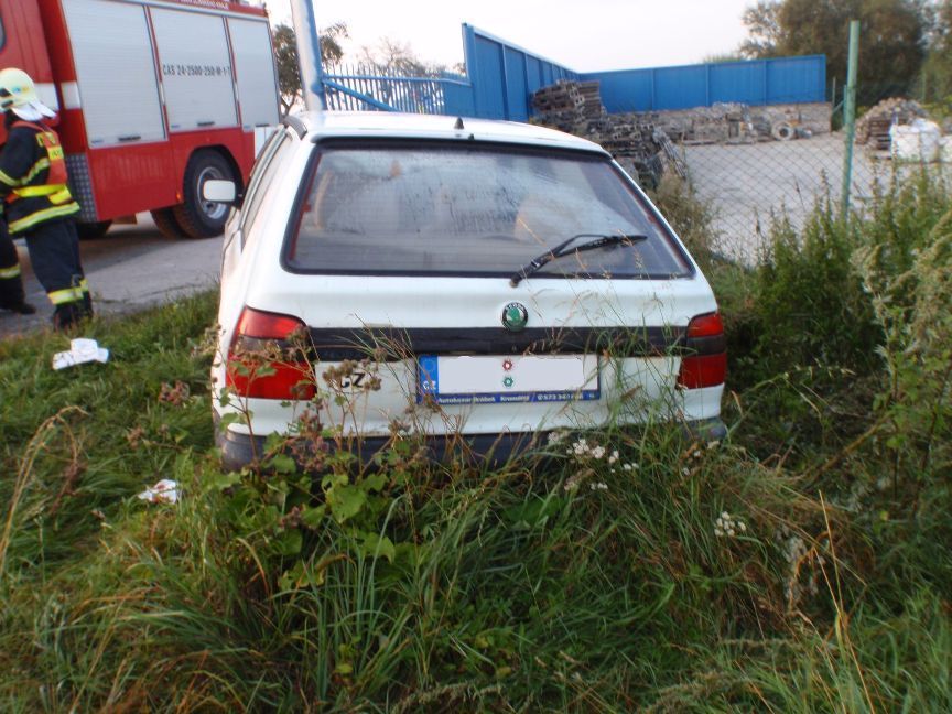 Sloupek přesekl motor vejpůl
