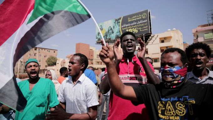 Odpůrci vojenského převratu v Súdánu.