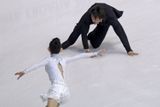 ...idyla ale skončila ve chvíli, kdy Smirnov neudržel rovnováhu a odrážel se z ledové plochy rukama.