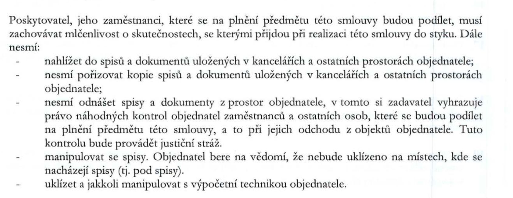 Pasáž ze smlouvy o úklidu s Obvodním soudem Praha 1, která zaměstnancům zakazuje manipulovat se spisy.