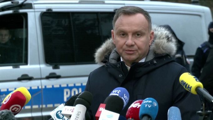Už tehdy šel proti Zelenskému. Takto Duda komentoval dění na místě dopadu rakety  v listopadu 2022