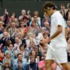Švýcarský tenista Reger Federer v semifinálovém utkání Wimbledonu 2012 se Srbem Novakem Djokovičem.