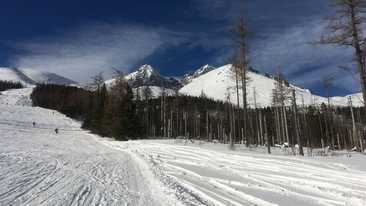 Slovensko trápí silný vítr. Na řadě míst nefunguje elektřina, v Tatrách stojí lanovky