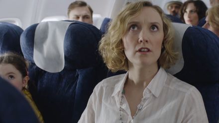 Kapitán vyděsil pasažéry letadla. Vtipný spot k bezpečnosti na silnicích