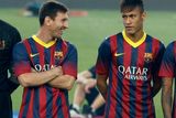 Lionel Messi na Neymara před zápasem hleděl přibližně ve stylu "Tak hochu, ukaž, co v tobě je!"