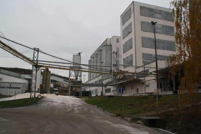 Muže zasypal kaolín