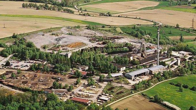 Letecký pohled na těžebně-úpravárenský komplex v Dolní Rožínce