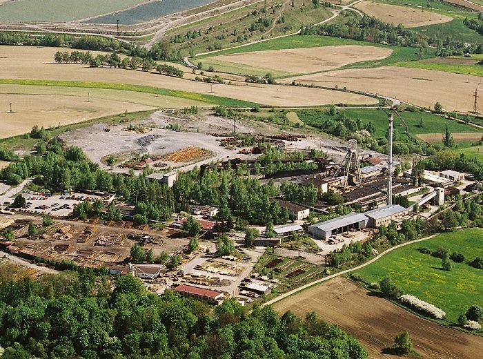 Letecký pohled na těžebně-úpravárenský komplex v Dolní Rožínce
