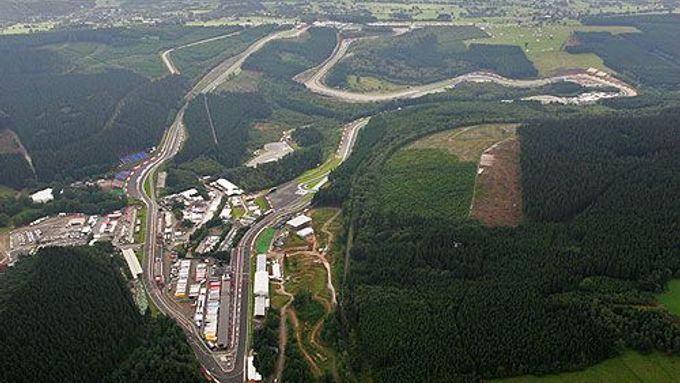 Letecký pohled na okruh ve Spa-Francorchamps.