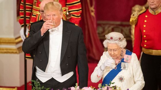 Trump dostal v Británii druhou šanci. Naposledy si u královny uřízl pořádnou ostudu