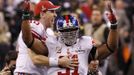 Eli Manning (vlevo) a Justin Tuck se radují z vítězství