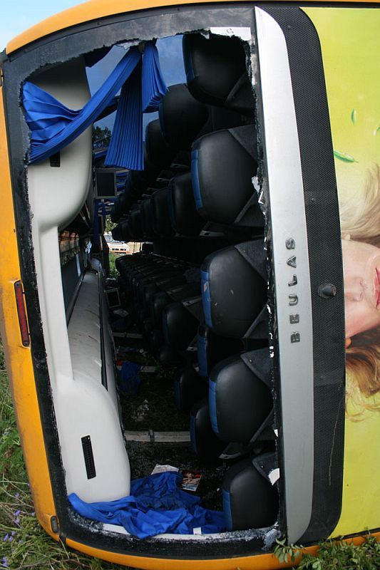 Převrácený autobus Student Agency u Lubence na Lounsku