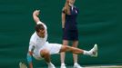 Jerzy Janowicz padá na Wimbledonu 2013