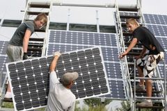 Daňové prázdniny pro solární elektrárny skončí. Všem