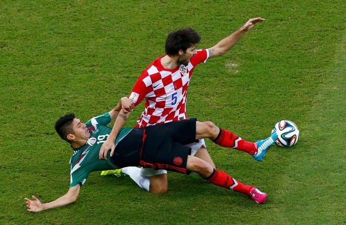 MS 2014, Mexiko-Chorvatsko: Oribe Peralta - Vedran Čorluka