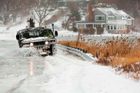 Sníh a mráz trápí severovýchod USA, zemřeli nejméně dva lidé