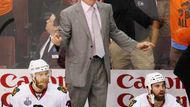 Trenér Chicaga Joel Quenneville se hodně čertil,...