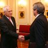 Václav Klaus se zdraví s Vojtěchem Filipem