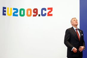 Na české politiky se upřely objektivy světa